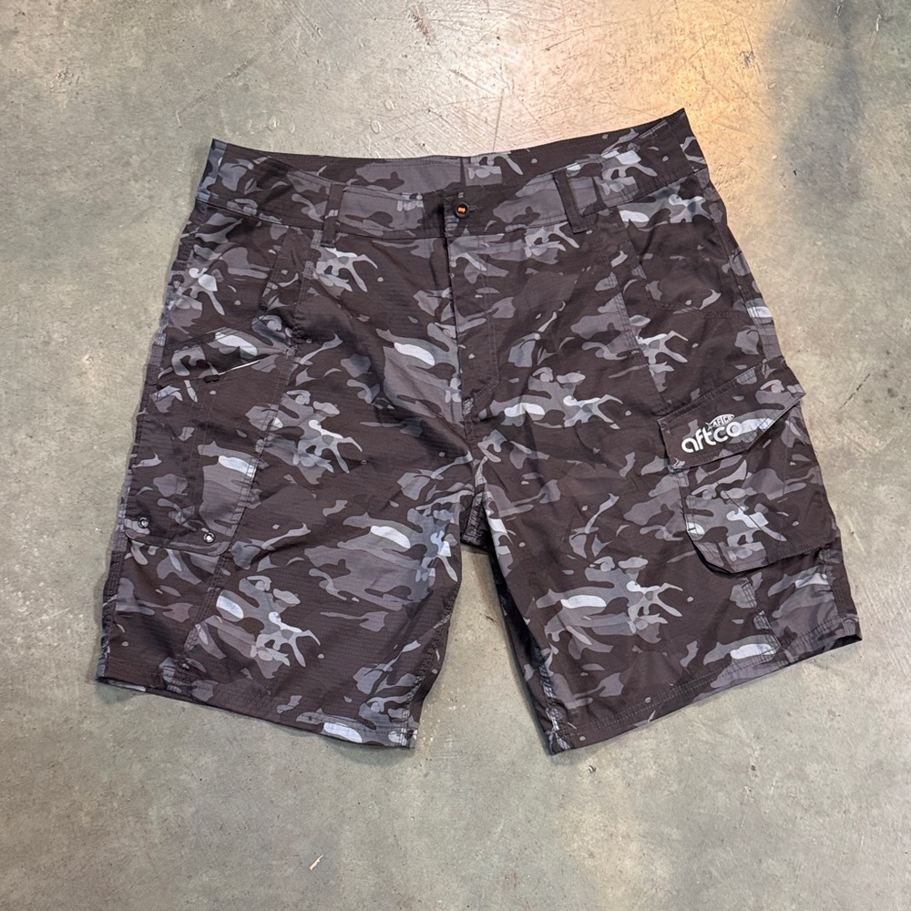 AFTCO Men's Gray Camo Cargo Shorts